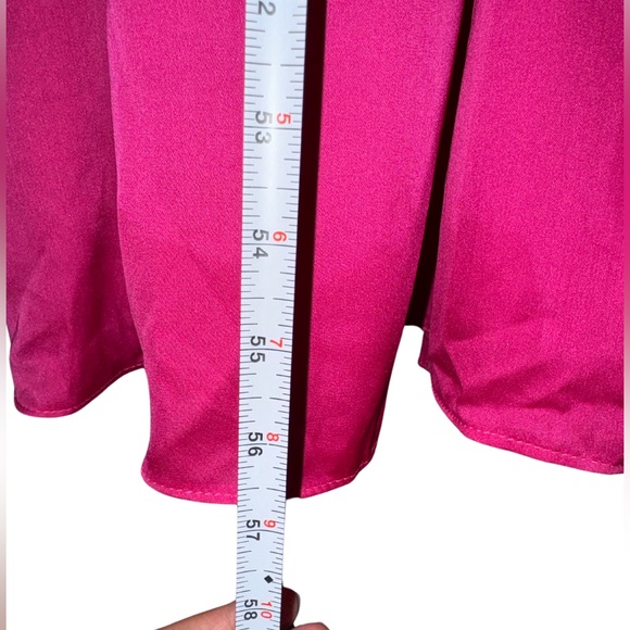 Vera Wang V-neck halter gown with sash - Picture 5 of 8